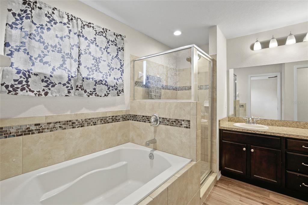 For Sale: $375,000 (4 beds, 2 baths, 1722 Square Feet)