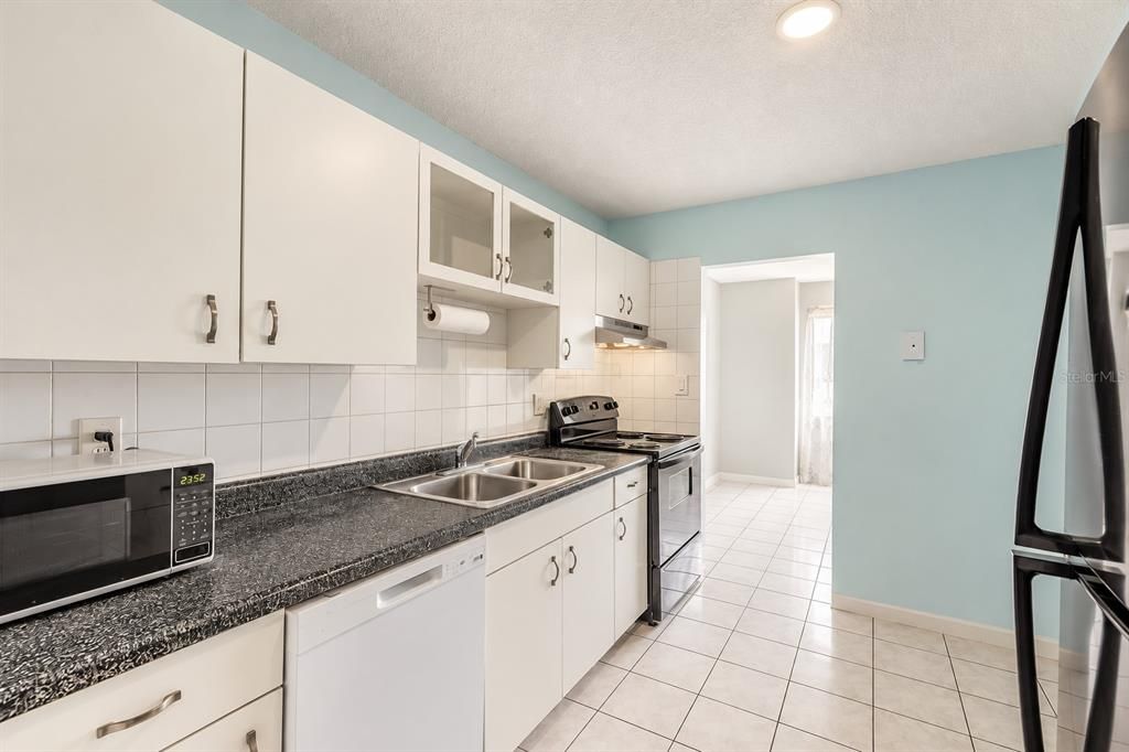 For Rent: $1,700 (3 beds, 2 baths, 1405 Square Feet)