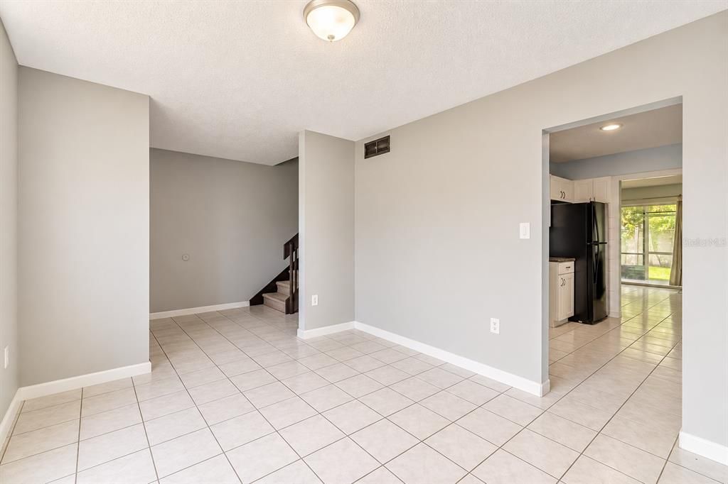 For Rent: $1,700 (3 beds, 2 baths, 1405 Square Feet)