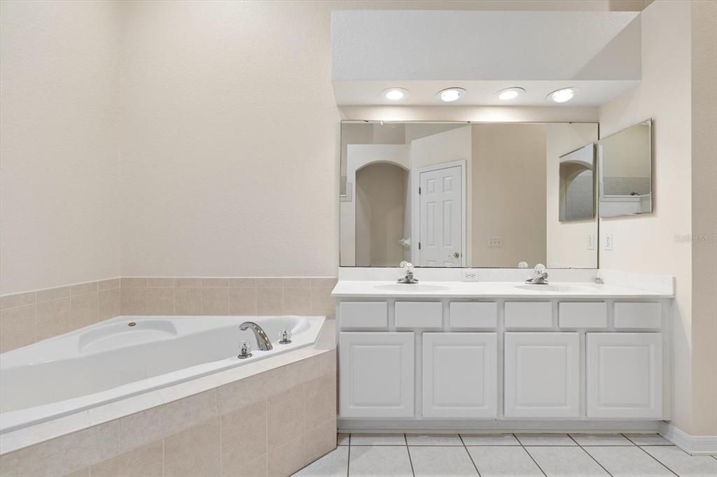 For Rent: $2,200 (3 beds, 2 baths, 1674 Square Feet)