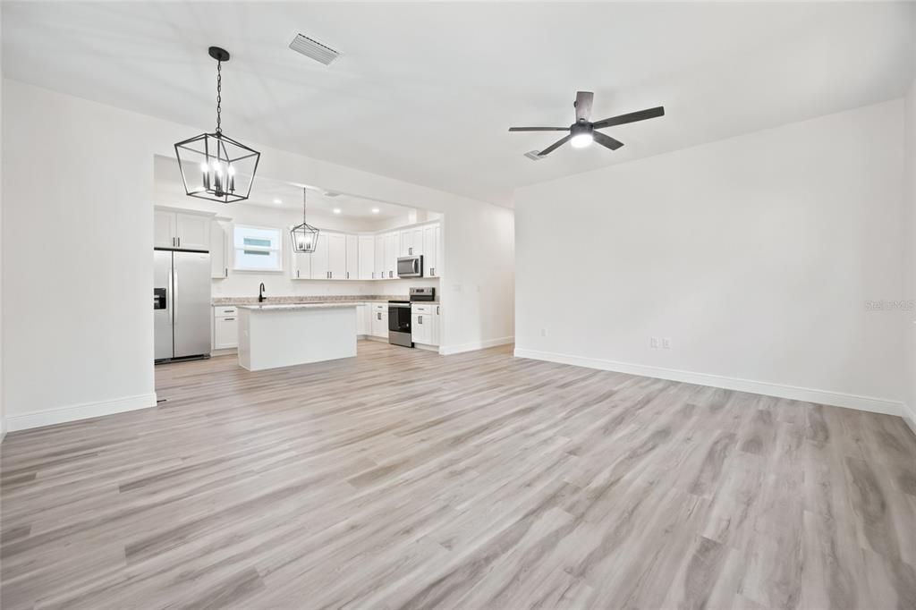 For Sale: $349,000 (3 beds, 2 baths, 1403 Square Feet)