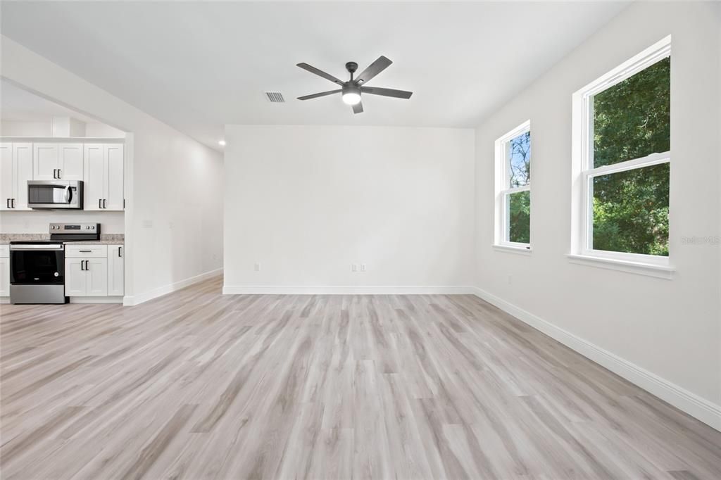 For Sale: $349,000 (3 beds, 2 baths, 1403 Square Feet)