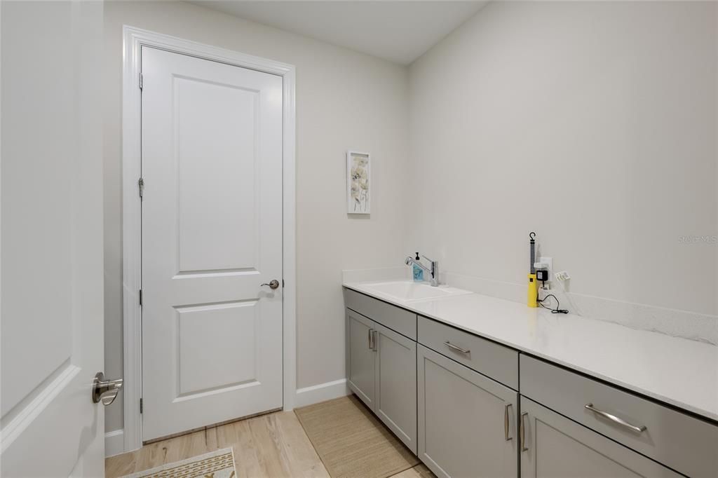 En Venta: $749,900 (3 camas, 2 baños, 2054 Pies cuadrados)