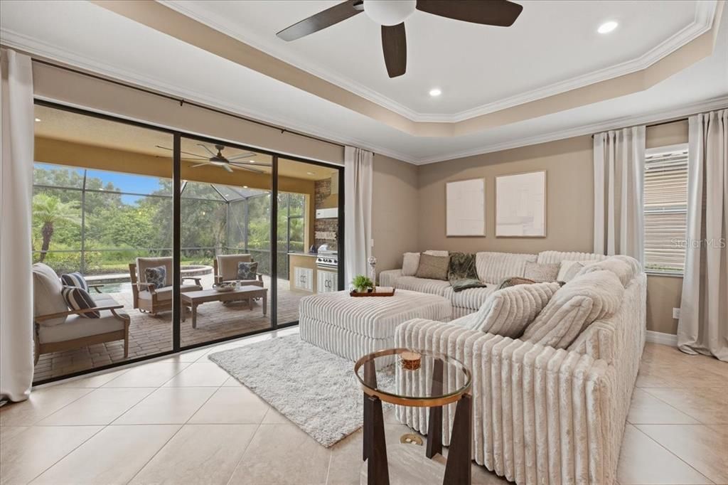 En Venta: $949,000 (4 camas, 2 baños, 2270 Pies cuadrados)