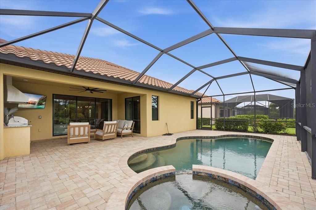 En Venta: $949,000 (4 camas, 2 baños, 2270 Pies cuadrados)