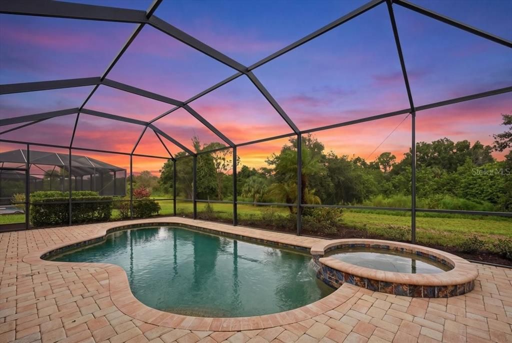 En Venta: $949,000 (4 camas, 2 baños, 2270 Pies cuadrados)