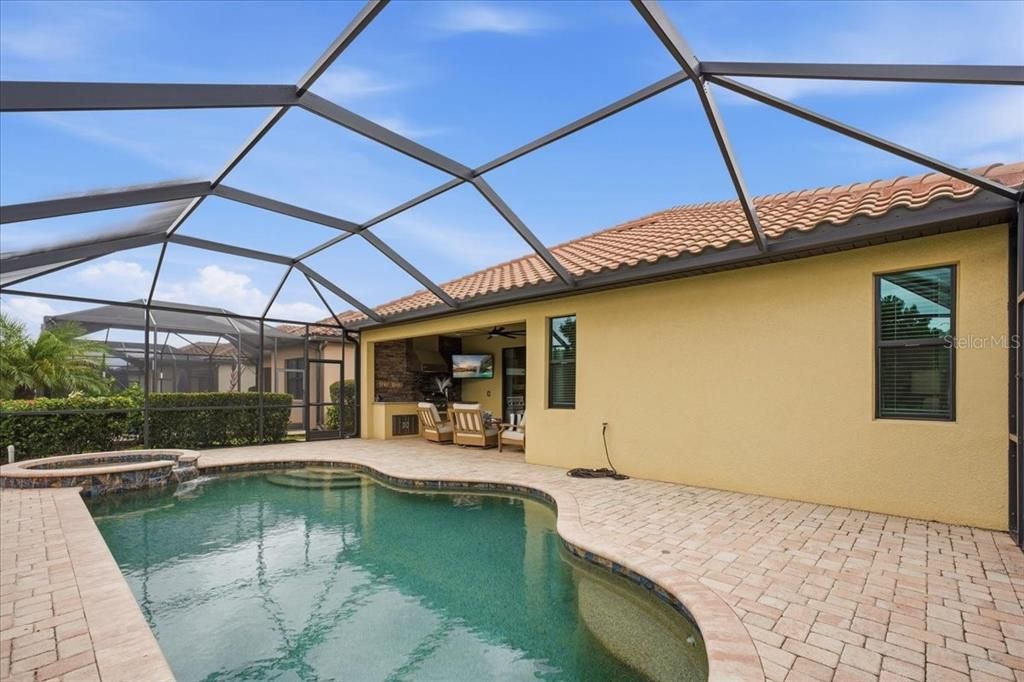En Venta: $949,000 (4 camas, 2 baños, 2270 Pies cuadrados)
