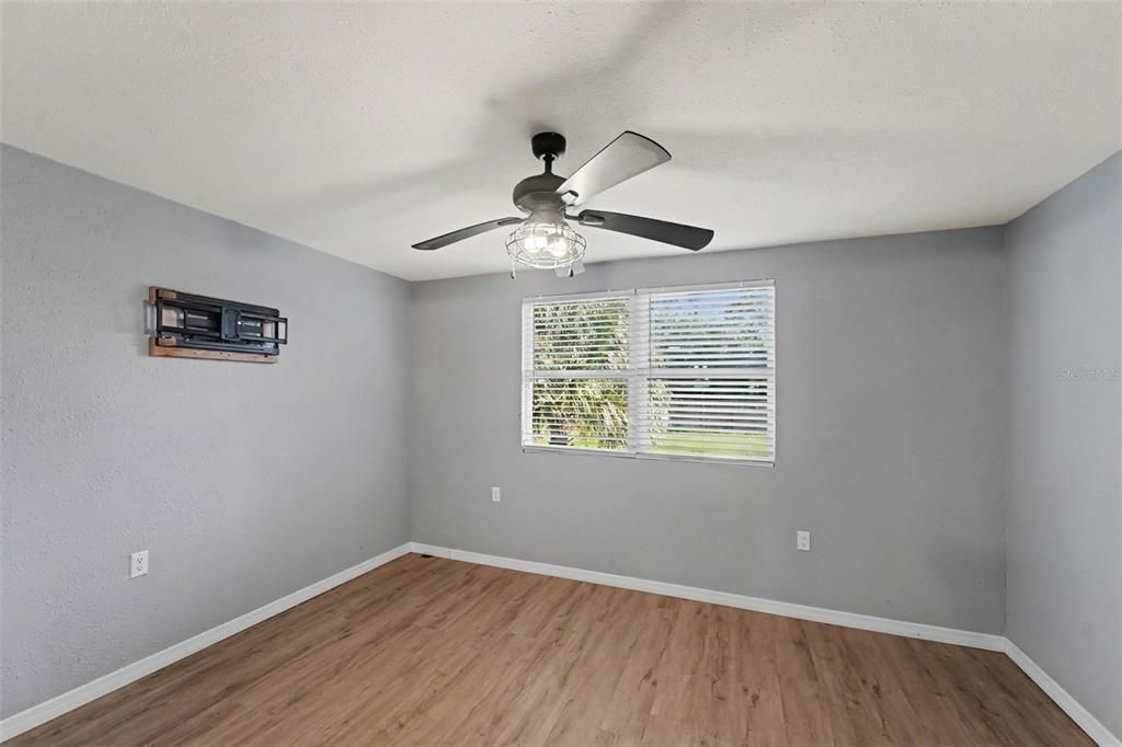 For Sale: $184,950 (3 beds, 2 baths, 1310 Square Feet)