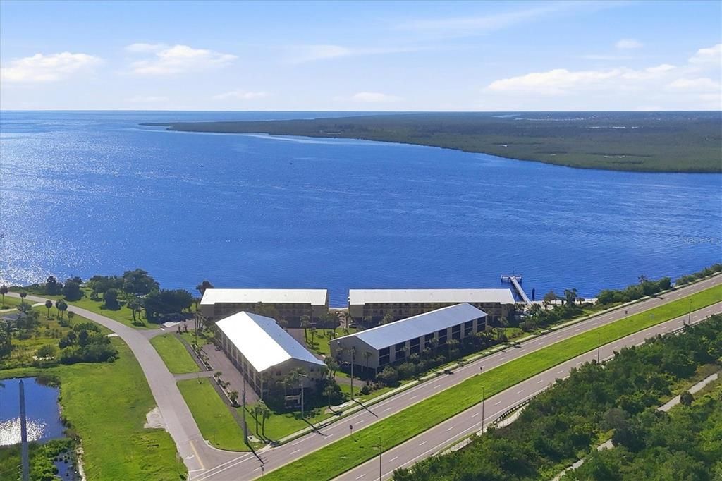 На продажу: $147,000 (2 спален, 2 ванн, 1150 Квадратных фут)