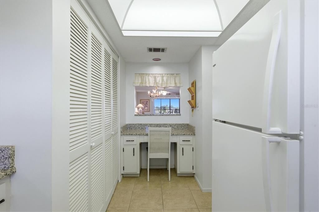 На продажу: $147,000 (2 спален, 2 ванн, 1150 Квадратных фут)