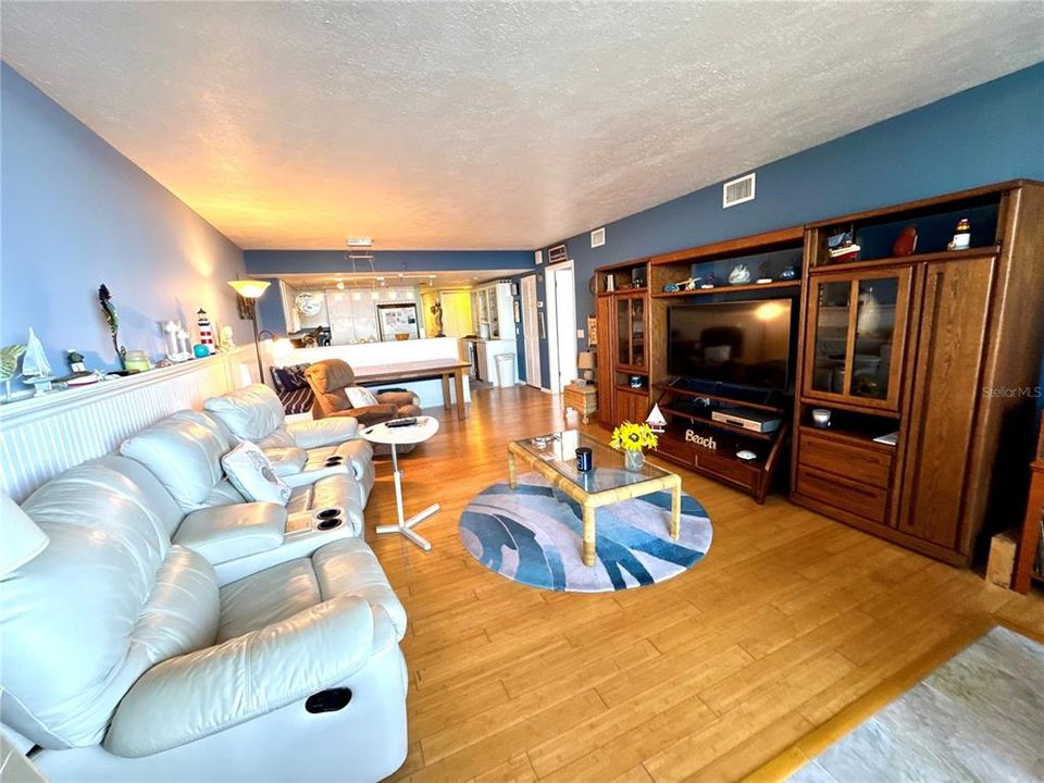 En Venta: $399,900 (2 camas, 2 baños, 1236 Pies cuadrados)