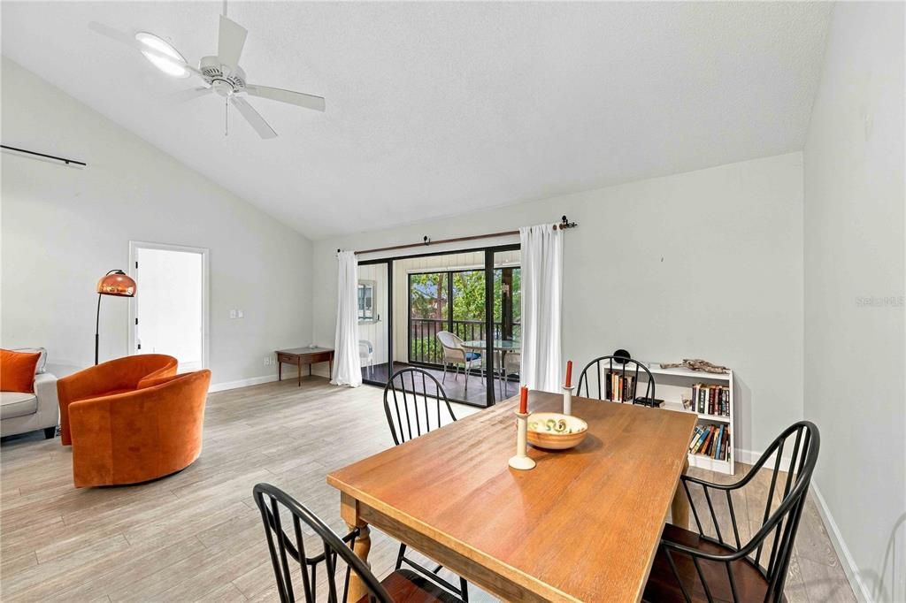 En Venta: $309,000 (2 camas, 2 baños, 1112 Pies cuadrados)