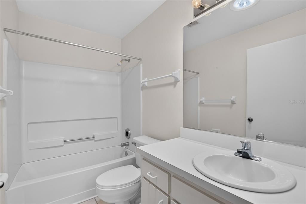 На продажу: $209,900 (2 спален, 2 ванн, 1335 Квадратных фут)