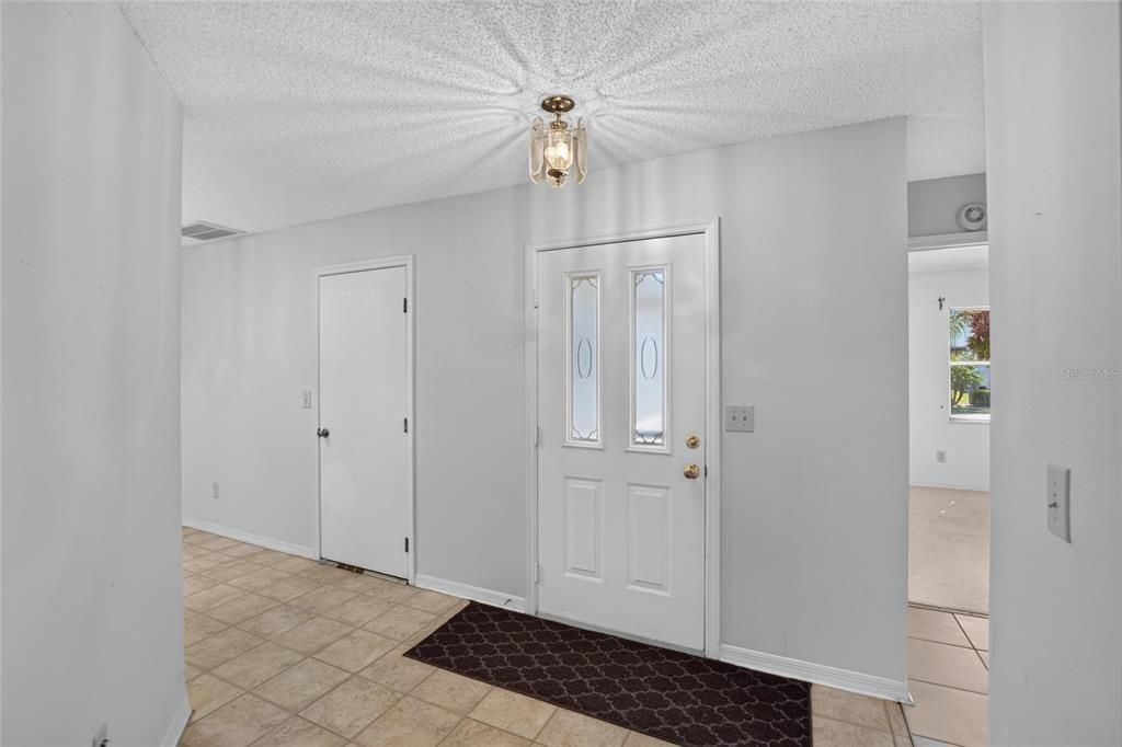 На продажу: $209,900 (2 спален, 2 ванн, 1335 Квадратных фут)