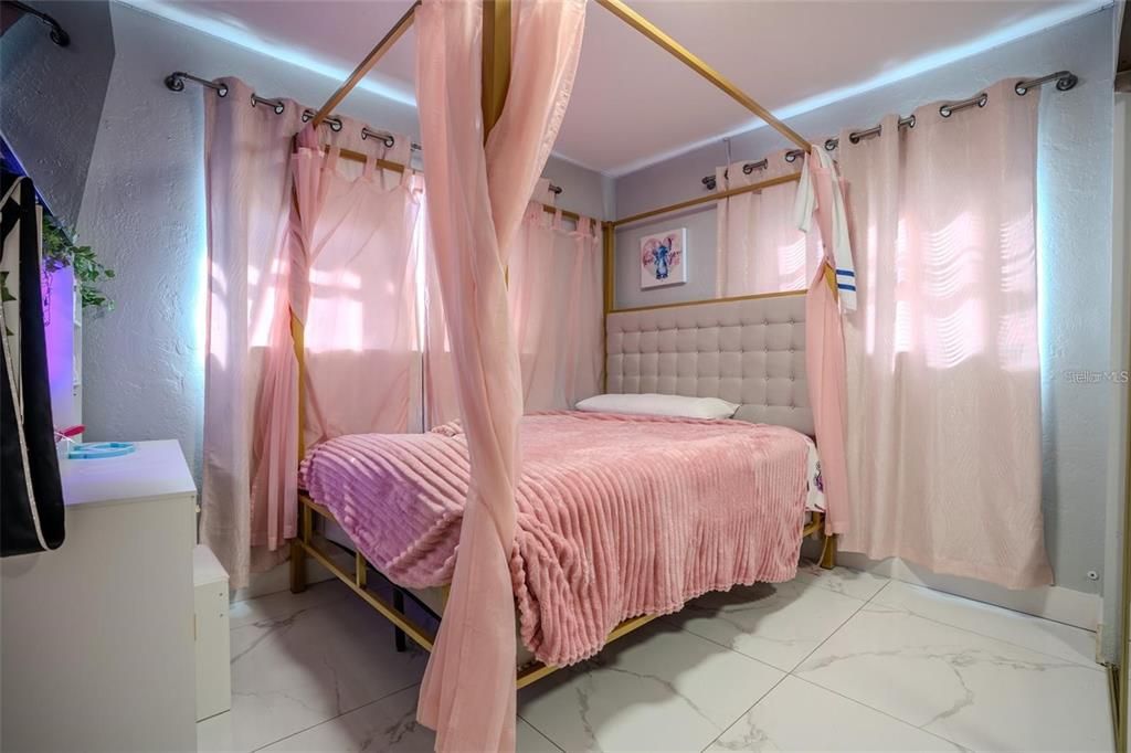 На продажу: $399,900 (3 спален, 1 ванн, 1489 Квадратных фут)