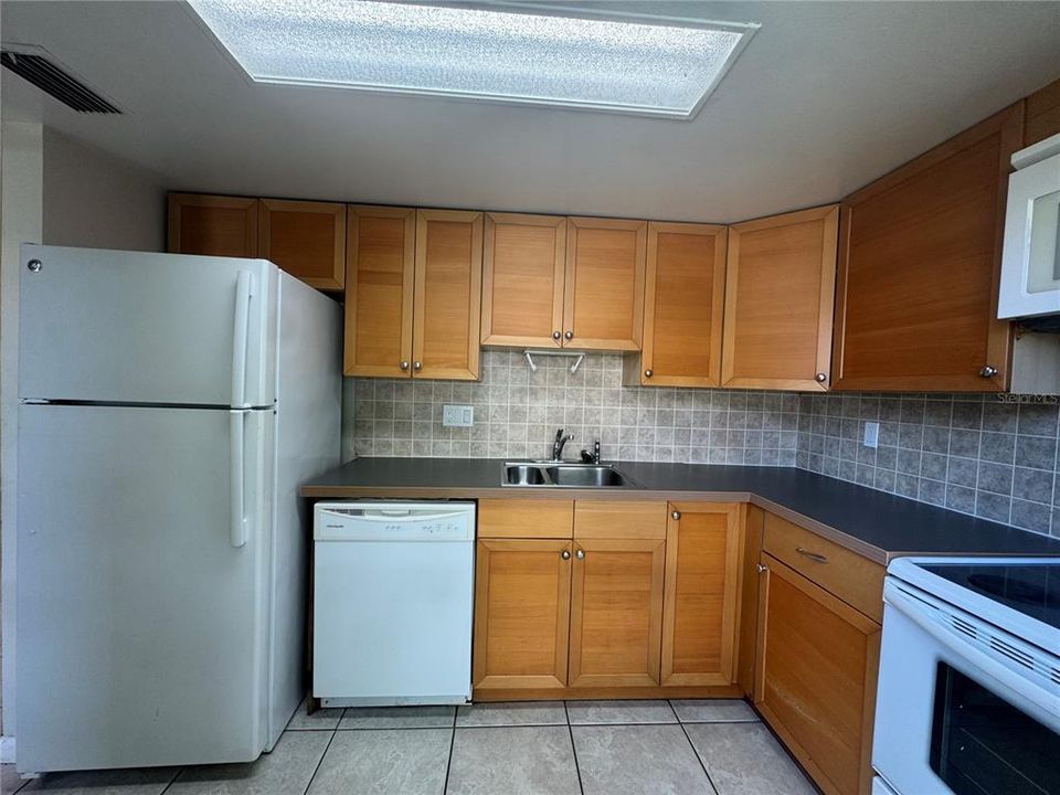 For Rent: $1,495 (2 beds, 2 baths, 972 Square Feet)
