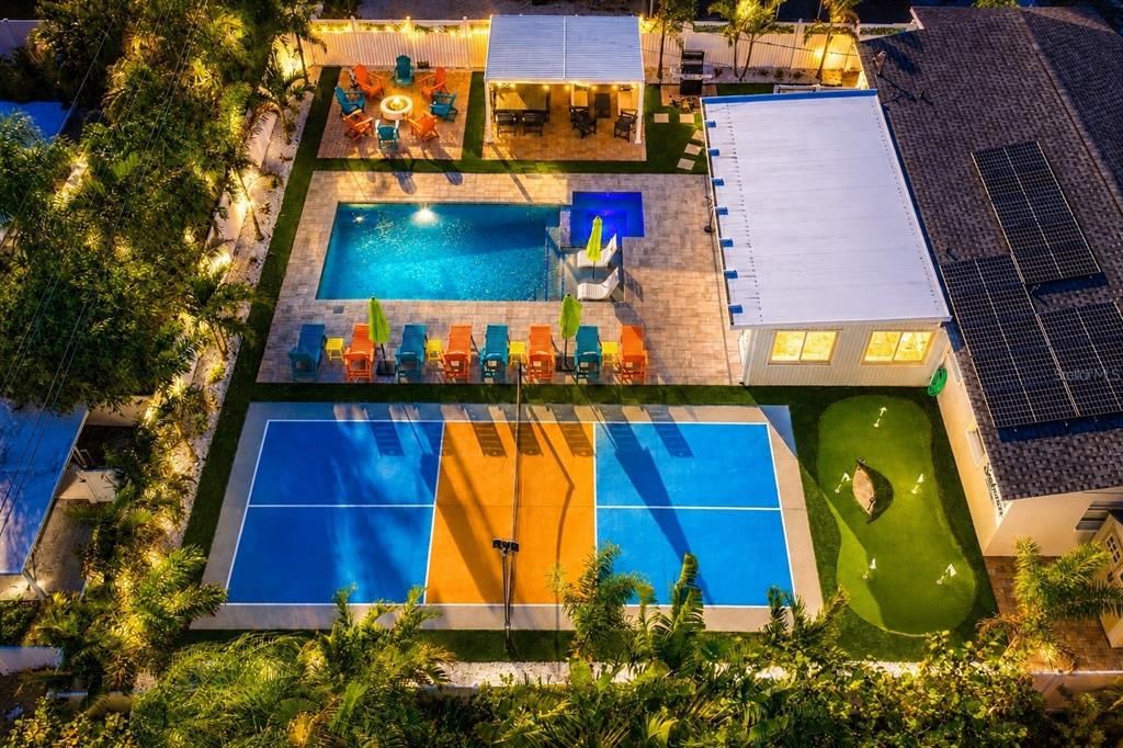 En Venta: $915,000 (4 camas, 3 baños, 1976 Pies cuadrados)