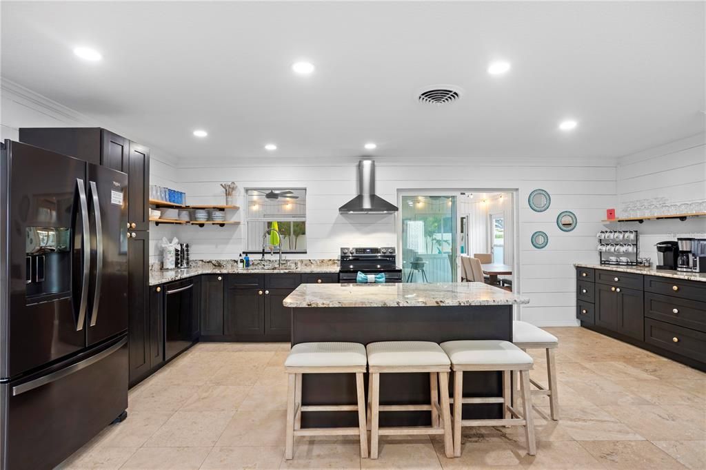 En Venta: $915,000 (4 camas, 3 baños, 1976 Pies cuadrados)