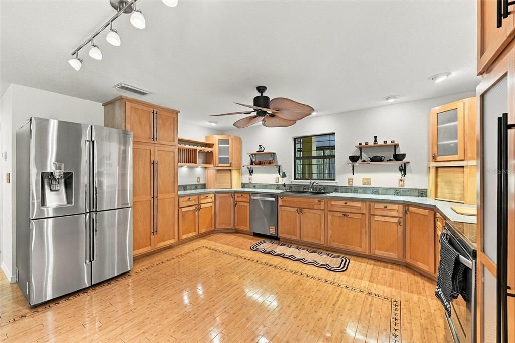 For Sale: $769,000 (3 beds, 3 baths, 2830 Square Feet)