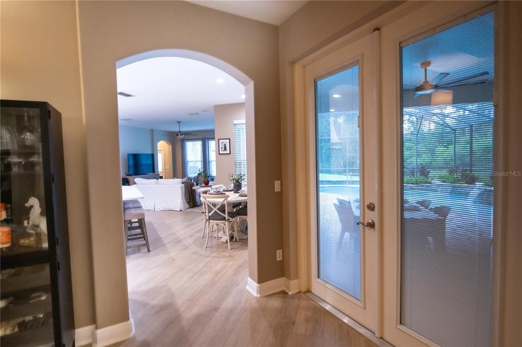 En Venta: $709,000 (4 camas, 3 baños, 2749 Pies cuadrados)