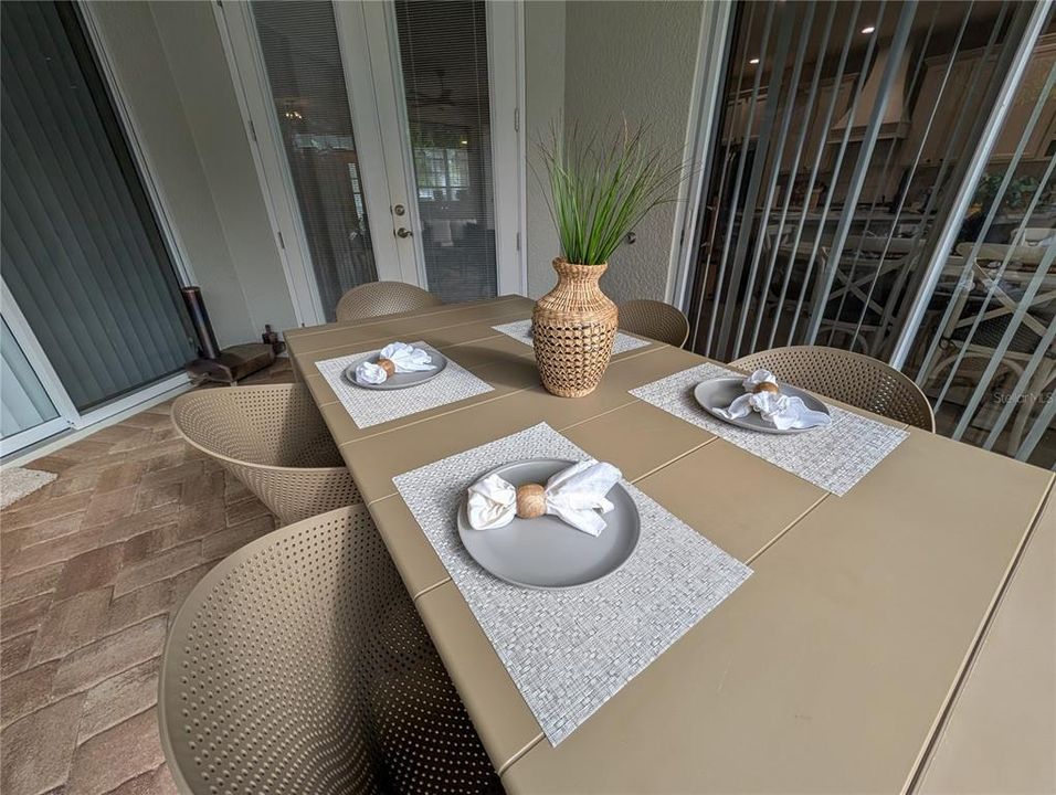 En Venta: $709,000 (4 camas, 3 baños, 2749 Pies cuadrados)