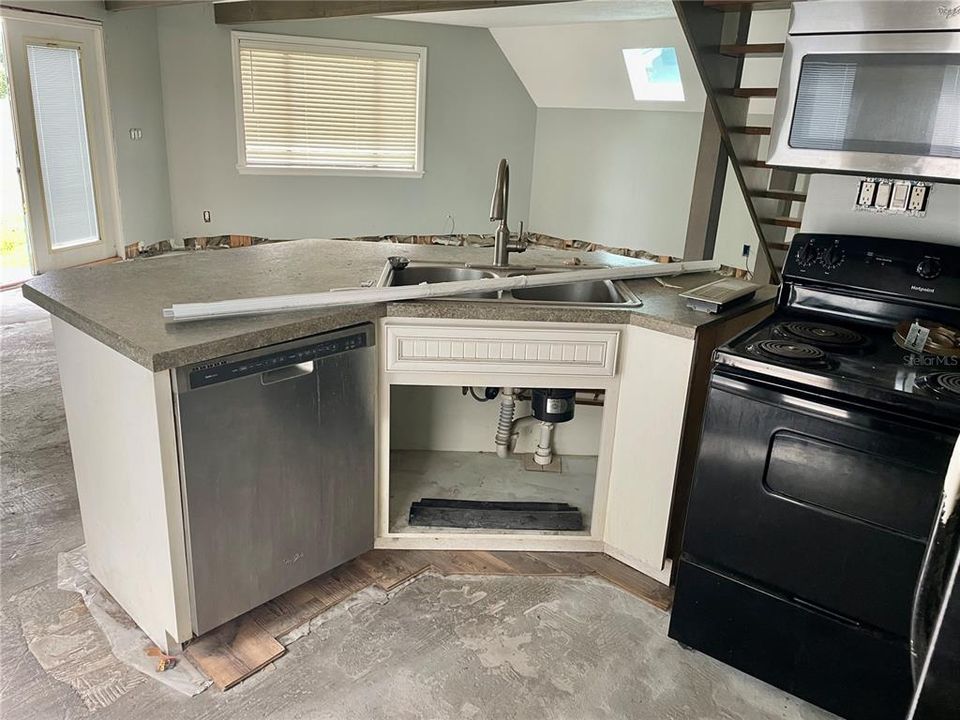 For Sale: $175,000 (3 beds, 2 baths, 1200 Square Feet)