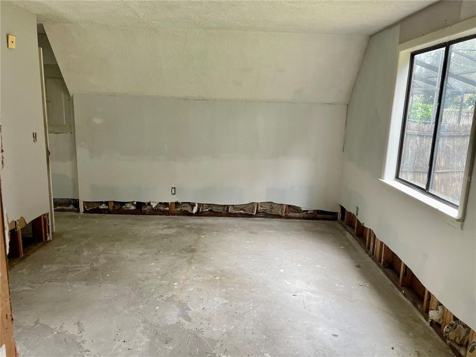For Sale: $175,000 (3 beds, 2 baths, 1200 Square Feet)