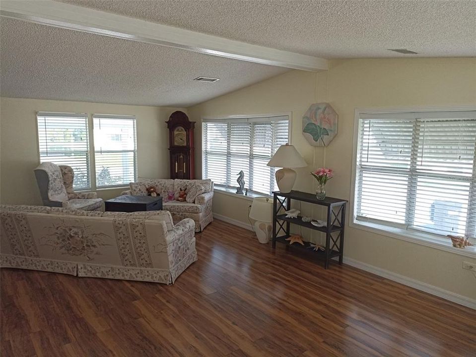En Venta: $144,900 (2 camas, 2 baños, 1050 Pies cuadrados)