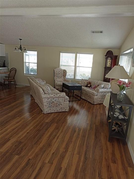 En Venta: $144,900 (2 camas, 2 baños, 1050 Pies cuadrados)