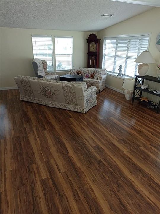 En Venta: $144,900 (2 camas, 2 baños, 1050 Pies cuadrados)