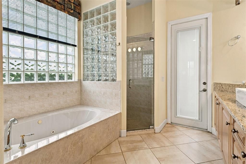 En Venta: $459,999 (3 camas, 4 baños, 3241 Pies cuadrados)