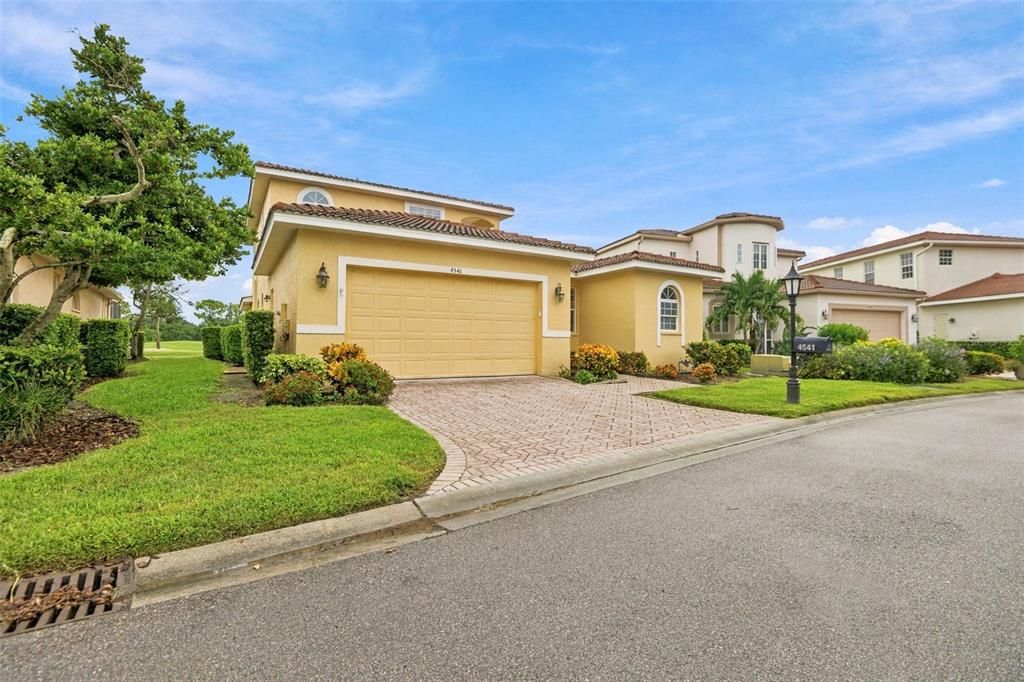 En Venta: $459,999 (3 camas, 4 baños, 3241 Pies cuadrados)