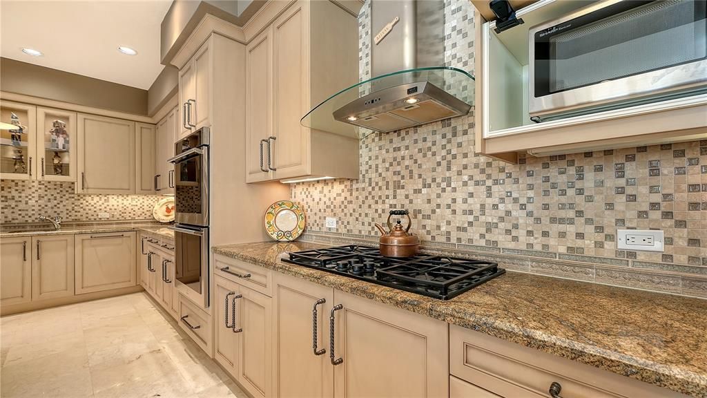 For Sale: $6,995,000 (4 beds, 4 baths, 5987 Square Feet)