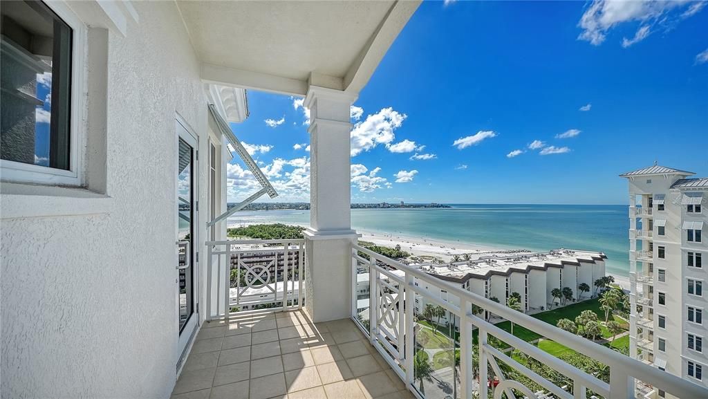 For Sale: $6,995,000 (4 beds, 4 baths, 5987 Square Feet)