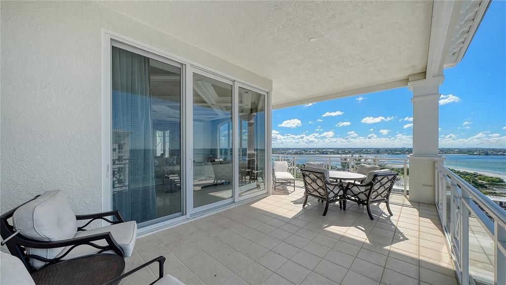For Sale: $6,995,000 (4 beds, 4 baths, 5987 Square Feet)