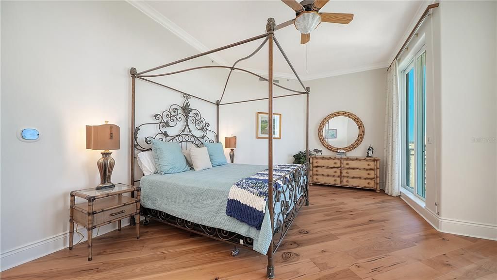 For Sale: $6,995,000 (4 beds, 4 baths, 5987 Square Feet)
