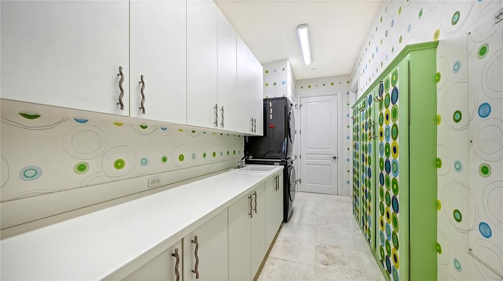 For Sale: $6,995,000 (4 beds, 4 baths, 5987 Square Feet)