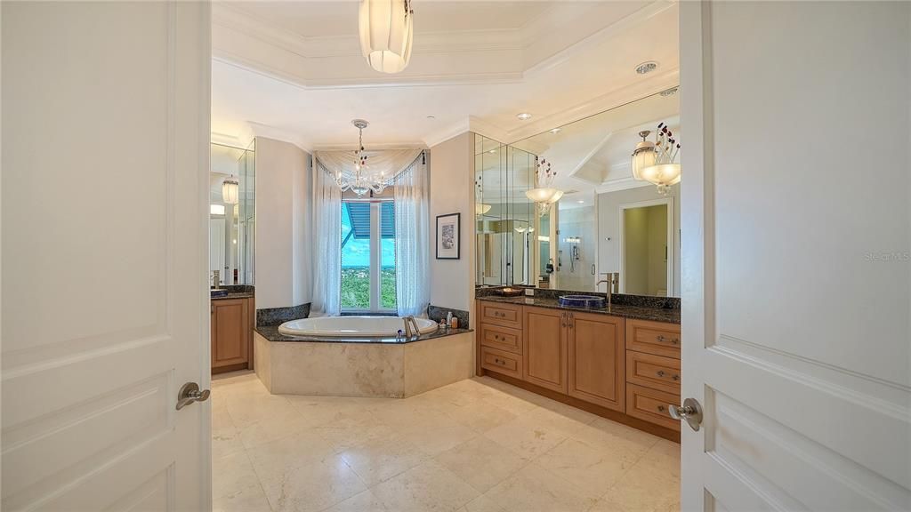 For Sale: $6,995,000 (4 beds, 4 baths, 5987 Square Feet)