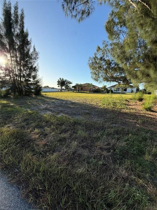 На продажу: $82,000 (0.24 acres)