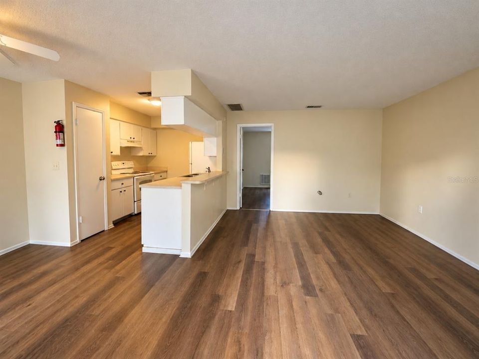 For Rent: $1,100 (1 beds, 1 baths, 855 Square Feet)
