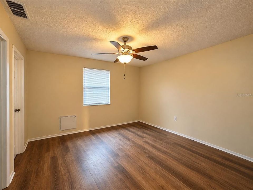 For Rent: $1,100 (1 beds, 1 baths, 855 Square Feet)