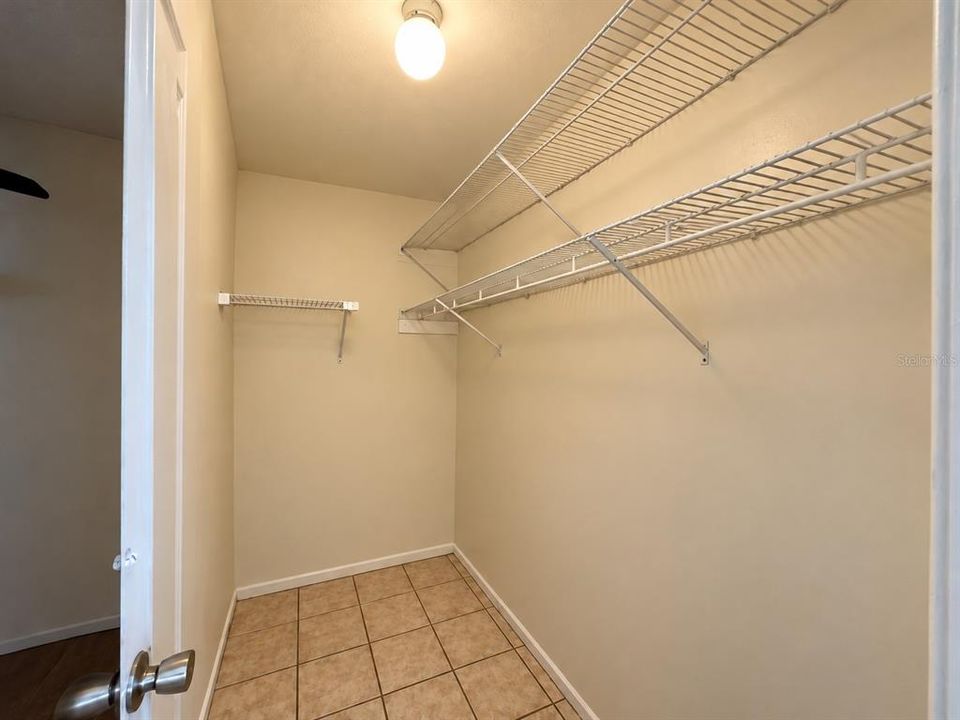 For Rent: $1,100 (1 beds, 1 baths, 855 Square Feet)