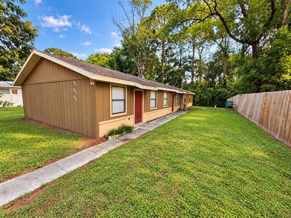 For Rent: $1,100 (1 beds, 1 baths, 855 Square Feet)