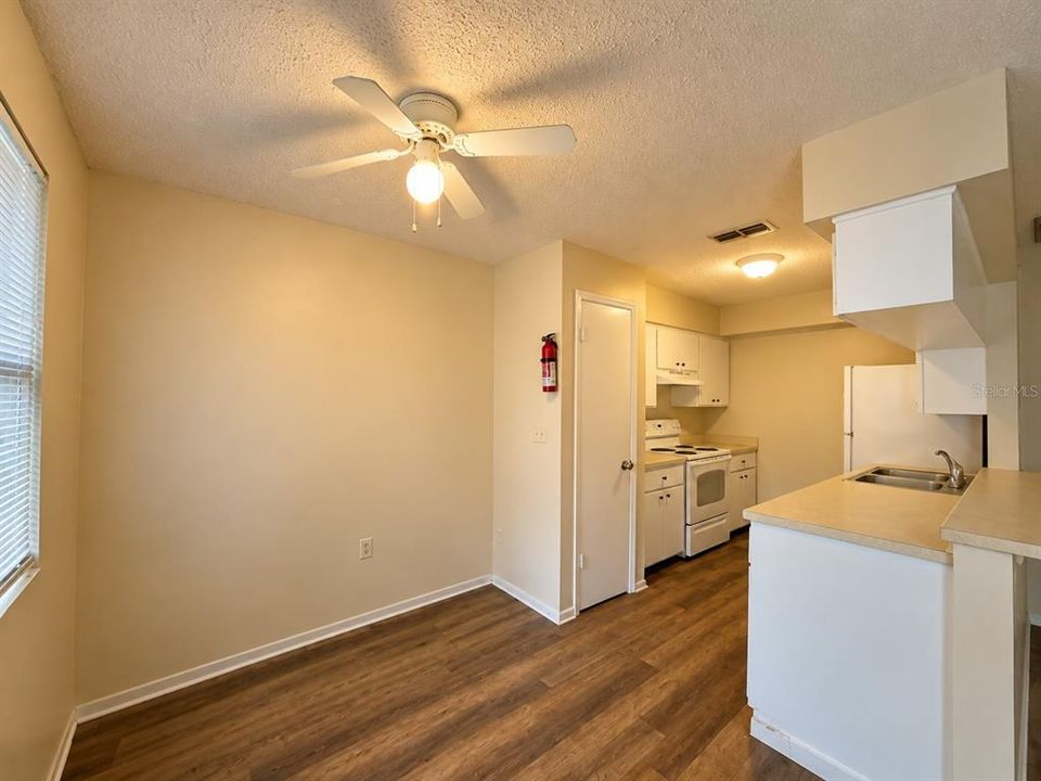 For Rent: $1,100 (1 beds, 1 baths, 855 Square Feet)