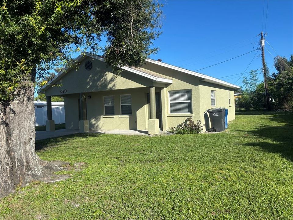 For Sale: $249,900 (2 beds, 2 baths, 1065 Square Feet)