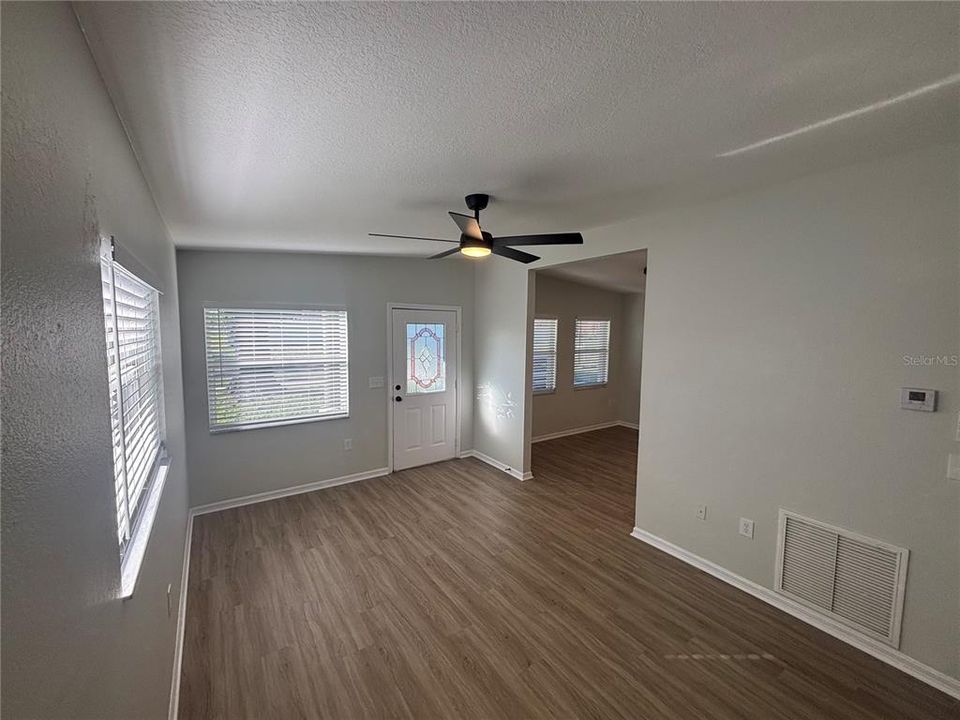 For Sale: $249,900 (2 beds, 2 baths, 1065 Square Feet)