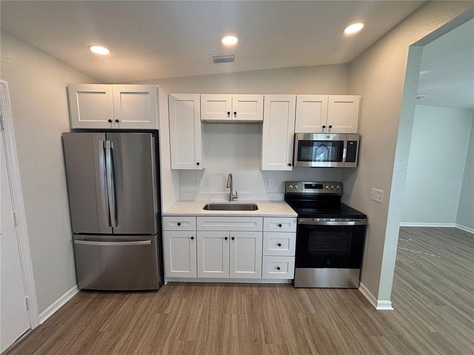 For Sale: $249,900 (2 beds, 2 baths, 1065 Square Feet)