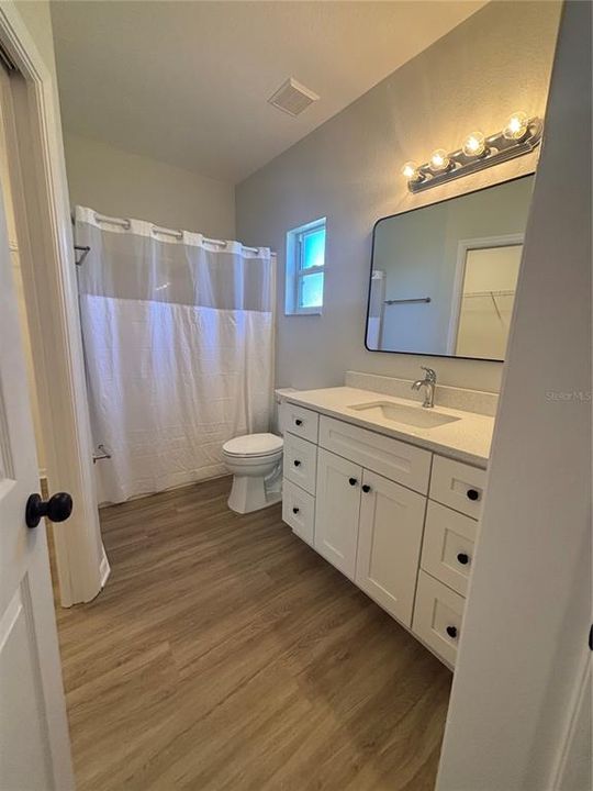 For Sale: $249,900 (2 beds, 2 baths, 1065 Square Feet)