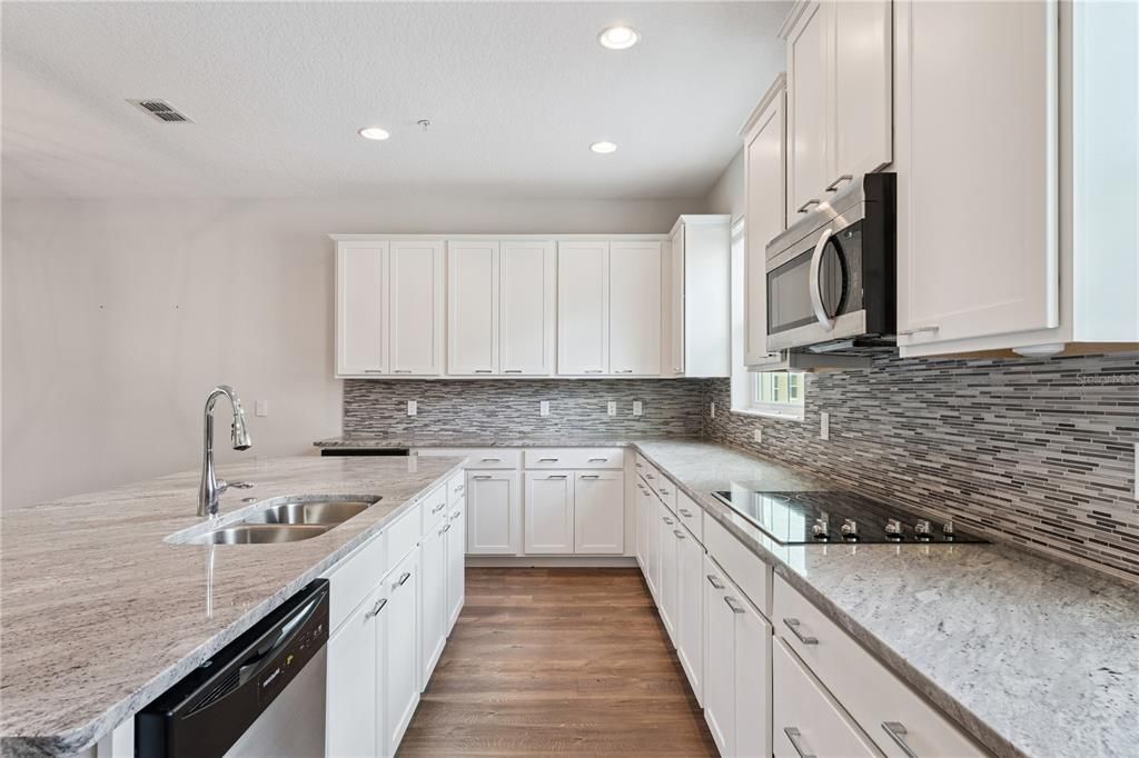 En Venta: $529,000 (3 camas, 3 baños, 2187 Pies cuadrados)