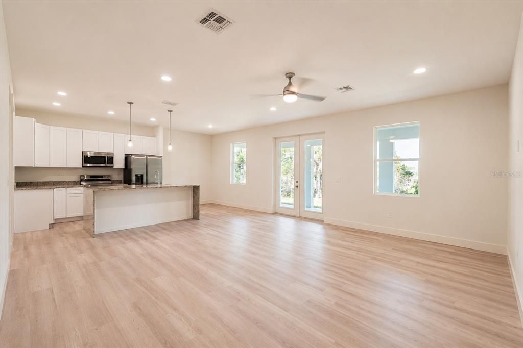 En Venta: $396,000 (4 camas, 2 baños, 2171 Pies cuadrados)